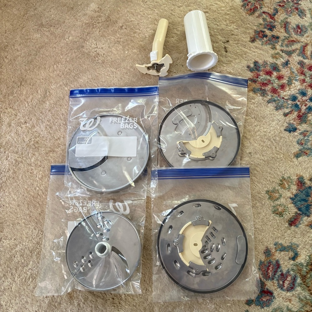 Cuisinart Pro 11 Assorted Food Processor/Shredder Discs + Plastic Accessories
